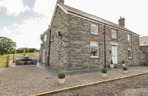 Corwen Cottage | Cabin ∙ 4 bedrooms ∙ 8 guests