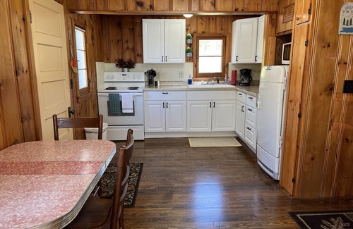 Longville Cabin | Cabin 4, Lien's Resort, Leech Lake, Fishing, Boating Swimming