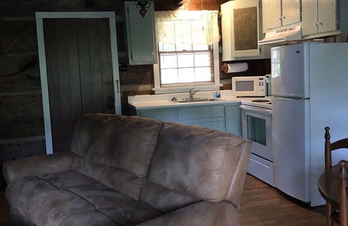 Maggie Valley Cabin | Cabin 4 - Off the grid cabin at Pioneer Village