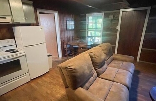 Maggie Valley Cabin | Cabin 4 - Off the grid cabin at Pioneer Village