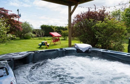 Kilcreggan Cottage | Cabin ∙ 5 bedrooms ∙ 14 guests
