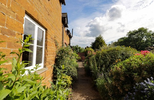 Nether Heyford Cottage | Cabin ∙ 5 bedrooms ∙ 10 guests