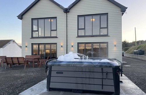 Whitland Cottage | Cabin ∙ 5 bedrooms ∙ 14 guests