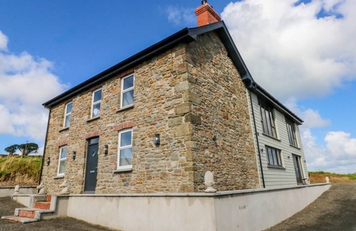 Whitland Cottage | Cabin ∙ 5 bedrooms ∙ 14 guests