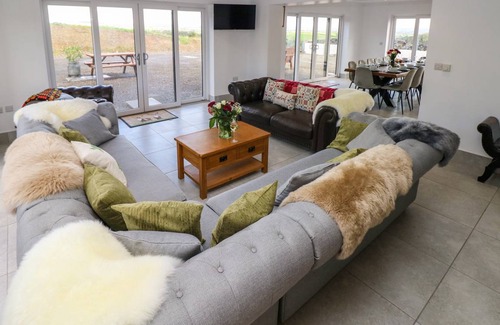 Whitland Cottage | Cabin ∙ 5 bedrooms ∙ 14 guests