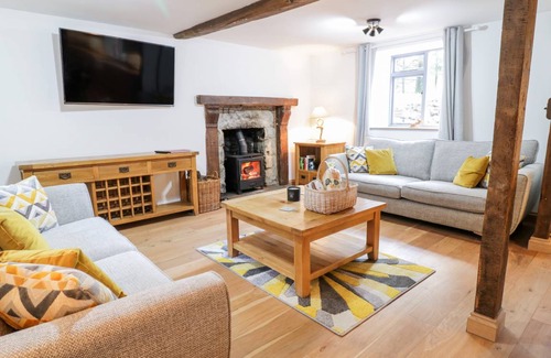 Llanfair Caereinion Cottage | Cabin ∙ 5 bedrooms ∙ 10 guests