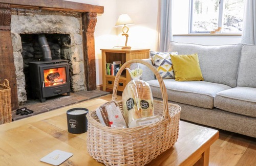 Llanfair Caereinion Cottage | Cabin ∙ 5 bedrooms ∙ 10 guests