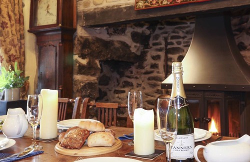 Criccieth Cottage | Cabin ∙ 5 bedrooms ∙ 9 guests