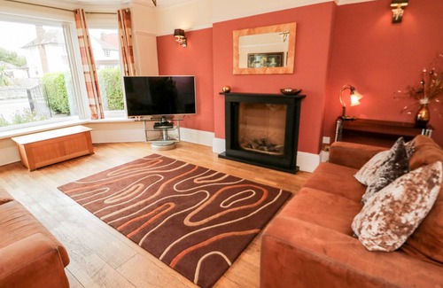 Rhos on Sea Cottage | Cabin ∙ 5 bedrooms ∙ 10 guests