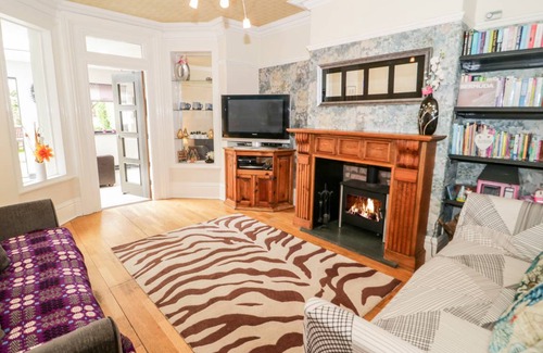 Rhos on Sea Cottage | Cabin ∙ 5 bedrooms ∙ 10 guests