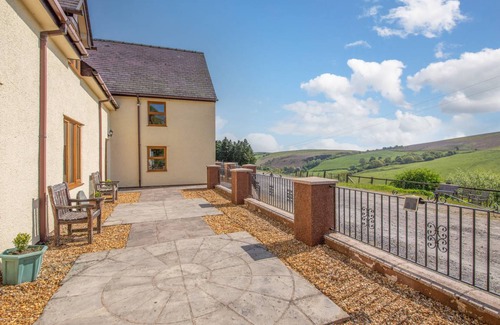 Tirabad Cottage | Cabin ∙ 5 bedrooms ∙ 10 guests