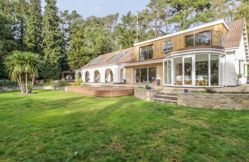 Canford Cliffs Cottage | Cabin ∙ 5 bedrooms ∙ 10 guests