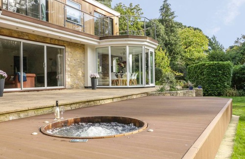 Canford Cliffs Cottage | Cabin ∙ 5 bedrooms ∙ 10 guests