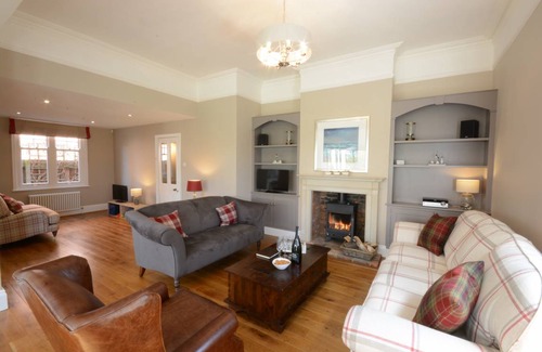 Aldeburgh Cottage | Cabin ∙ 5 bedrooms ∙ 10 guests