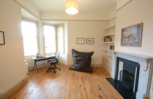 Aldeburgh Cottage | Cabin ∙ 5 bedrooms ∙ 10 guests