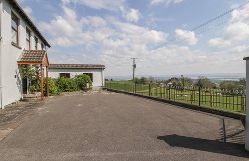 Littledean Cottage | Cabin ∙ 5 bedrooms ∙ 10 guests