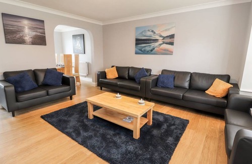 Prestatyn Cottage | Cabin ∙ 5 bedrooms ∙ 10 guests