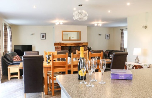 Tudhoe Cottage | Cabin ∙ 5 bedrooms ∙ 10 guests