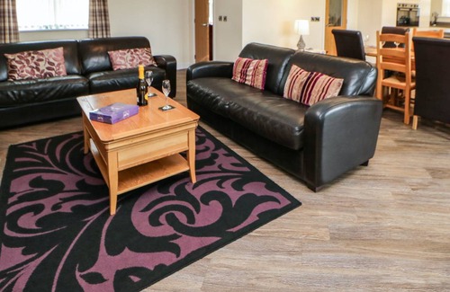 Tudhoe Cottage | Cabin ∙ 5 bedrooms ∙ 10 guests