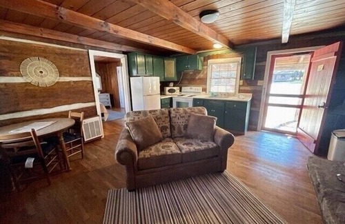 Valley Creek Run Cabin | Cabin 5 - Rustic cabin in Pioneer Village, Great Smoky Mountains NC