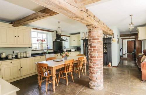 Winestead Cottage | Cabin ∙ 6 bedrooms ∙ 13 guests