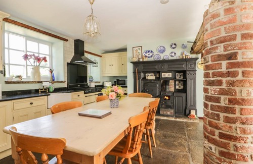 Winestead Cottage | Cabin ∙ 6 bedrooms ∙ 13 guests