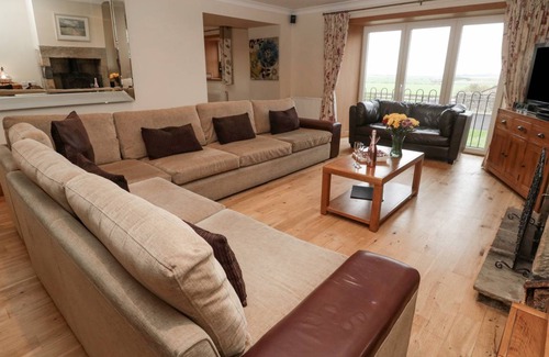 South Charlton Cottage | Cabin ∙ 6 bedrooms ∙ 12 guests