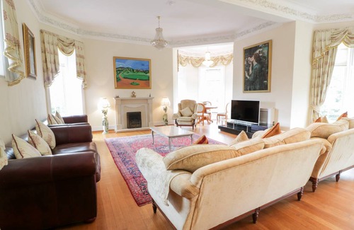 Balfron Cottage | Cabin ∙ 6 bedrooms ∙ 12 guests