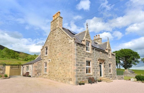 Huntly Cottage | Cabin ∙ 6 bedrooms ∙ 13 guests