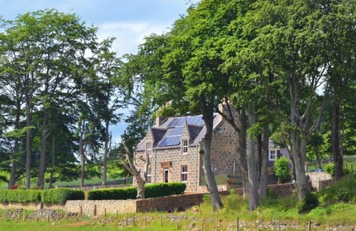 Huntly Cottage | Cabin ∙ 6 bedrooms ∙ 13 guests