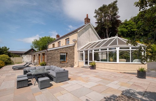 Newcastle Emlyn Cottage | Cabin ∙ 6 bedrooms ∙ 10 guests