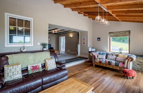 Newcastle Emlyn Cottage | Cabin ∙ 6 bedrooms ∙ 10 guests