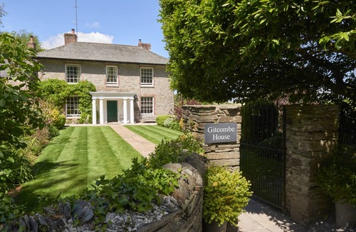 Totnes Cottage | Cabin ∙ 6 bedrooms ∙ 13 guests