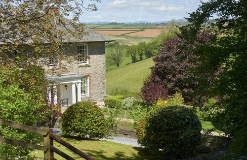 Totnes Cottage | Cabin ∙ 6 bedrooms ∙ 13 guests