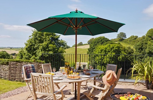 Totnes Cottage | Cabin ∙ 6 bedrooms ∙ 13 guests