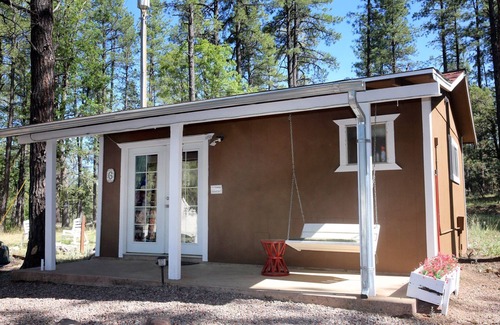 Payson Cabin | Cabin 6 – Sweethearts Cottage - Indoor Jacuzzi, Fireplace & Porch Swing.