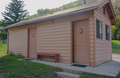 Bellvue Cabin | Cabin 7 at Sportsman's Lodge