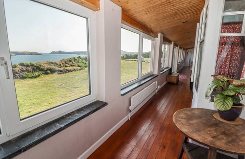 St Brides Cottage | Cabin ∙ 7 bedrooms ∙ 16 guests