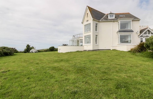 Penzance Cottage | Cabin ∙ 7 bedrooms ∙ 14 guests