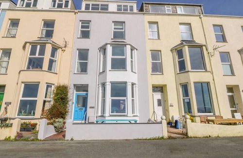 Criccieth Cottage | Cabin ∙ 7 bedrooms ∙ 15 guests
