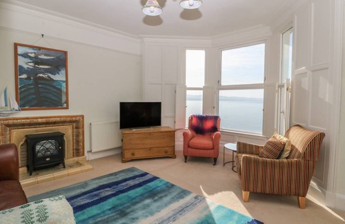 Criccieth Cottage | Cabin ∙ 7 bedrooms ∙ 15 guests