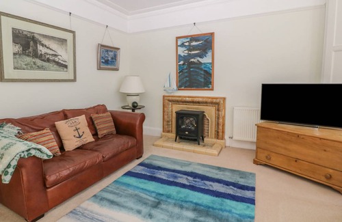 Criccieth Cottage | Cabin ∙ 7 bedrooms ∙ 15 guests