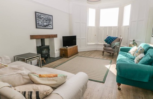 Criccieth Cottage | Cabin ∙ 7 bedrooms ∙ 15 guests