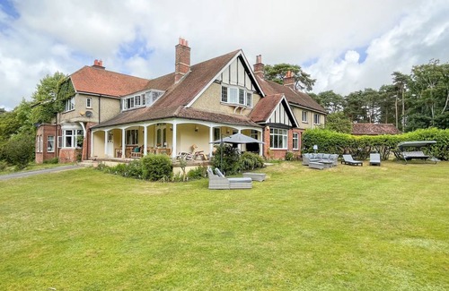 Holworth Cottage | Cabin ∙ 7 bedrooms ∙ 15 guests