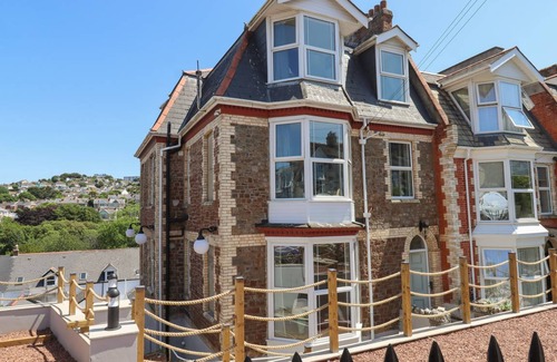 Hele Cottage | Cabin ∙ 7 bedrooms ∙ 14 guests