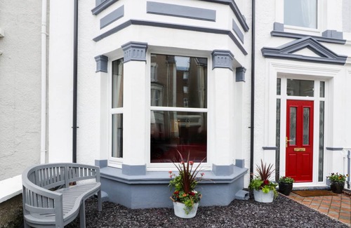 Llandudno Cottage | Cabin ∙ 7 bedrooms ∙ 12 guests