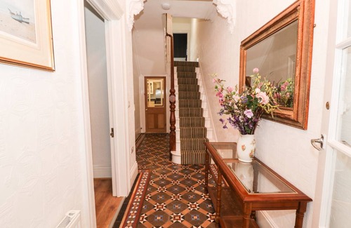Llandudno Cottage | Cabin ∙ 7 bedrooms ∙ 12 guests