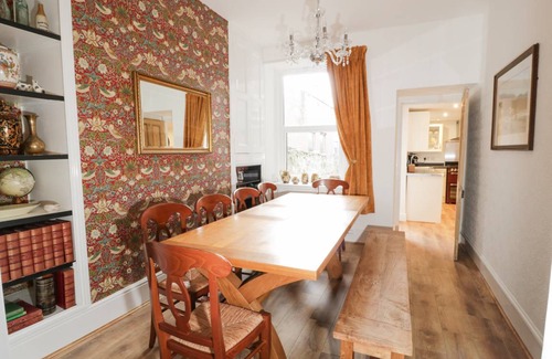 Llandudno Cottage | Cabin ∙ 7 bedrooms ∙ 12 guests