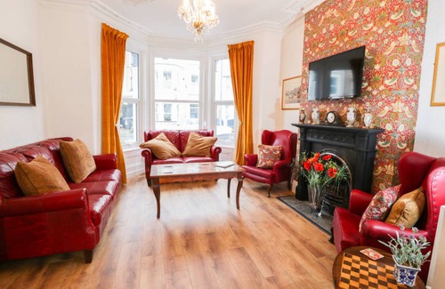 Llandudno Cottage | Cabin ∙ 7 bedrooms ∙ 12 guests