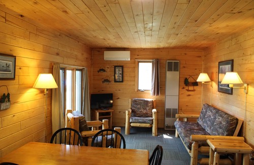 Park Rapids Cabin | Cabin #7 Cozy Lakefront Cabin
